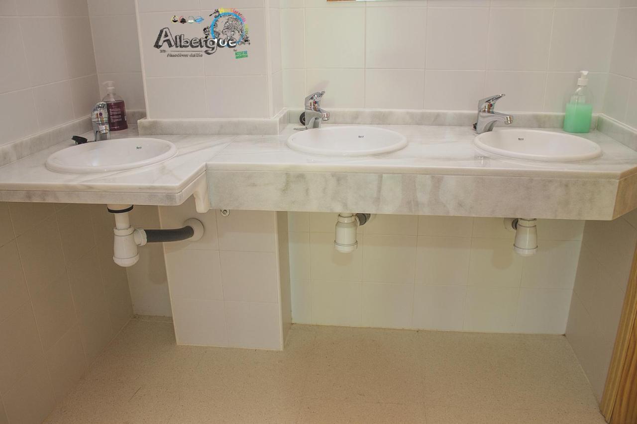 Albergue Multiaventura Active Andalucia อัลโมโดวาร์ เดล ริโอ ภายนอก รูปภาพ